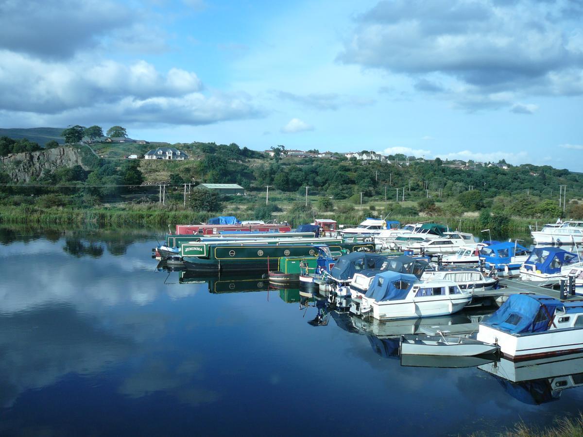 The Boat House Hotell Kilsyth Exteriör bild