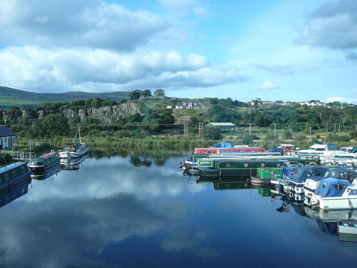 The Boat House Hotell Kilsyth Exteriör bild