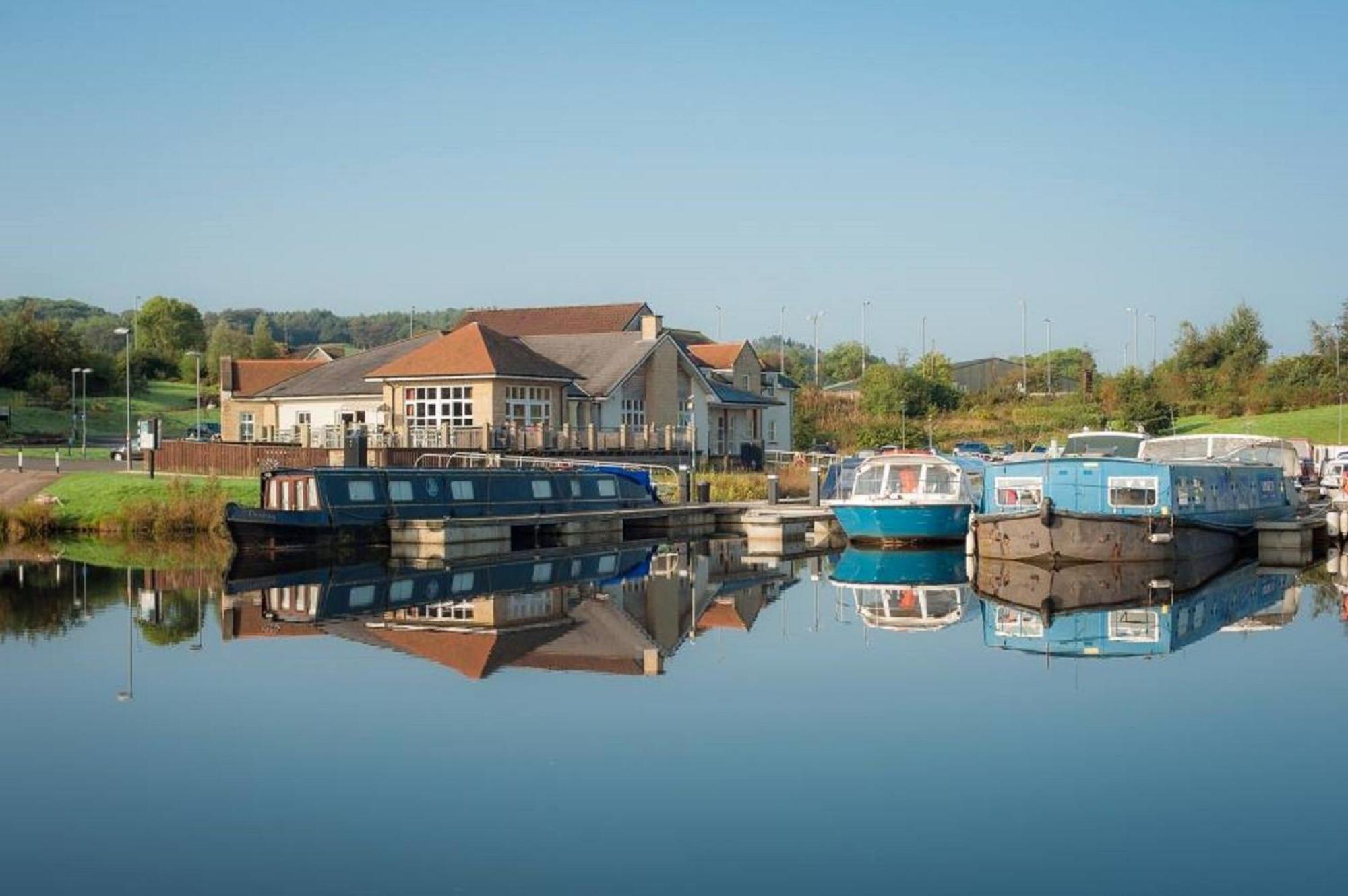 The Boat House Hotell Kilsyth Exteriör bild