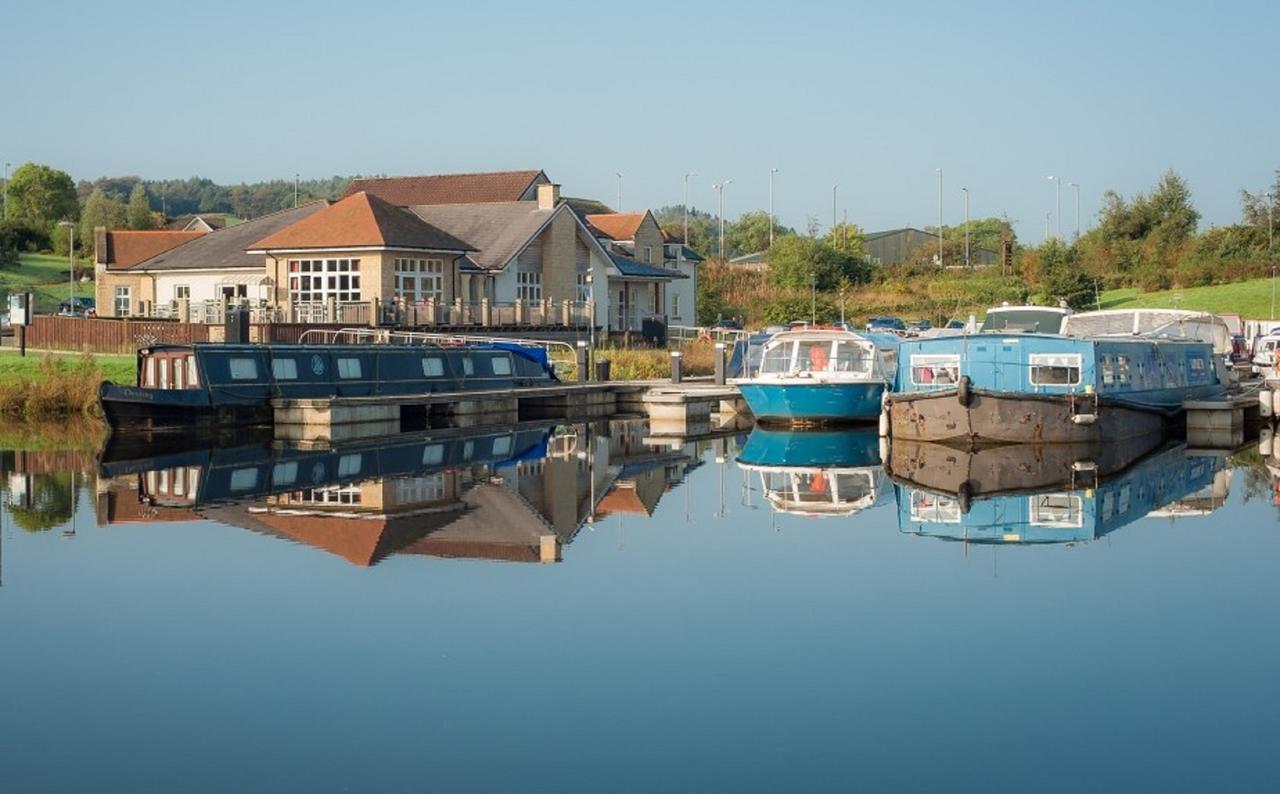 The Boat House Hotell Kilsyth Exteriör bild